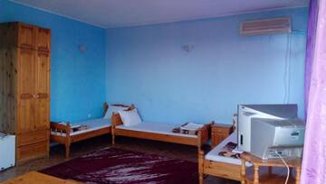 Фото номера Трехместный номер с балконом и видом на море Отель Sinya Iglika Family Hotel г. Кошарица 3